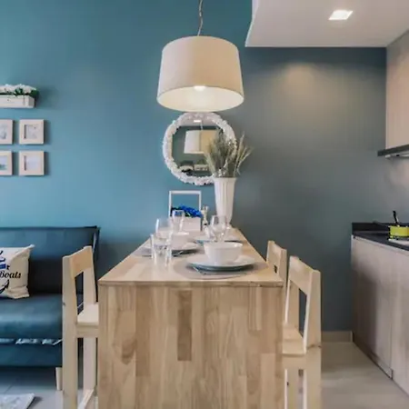 Unixx By The Sea Apartment *