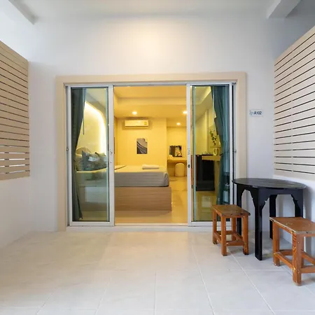 The Seathru Koh Larn Hotel 3*
