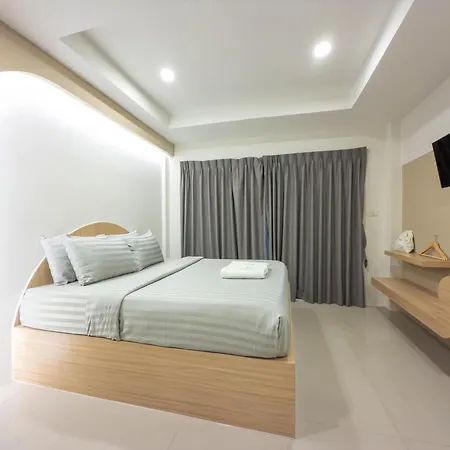 Hotel The Seathru Koh Larn Pattaya