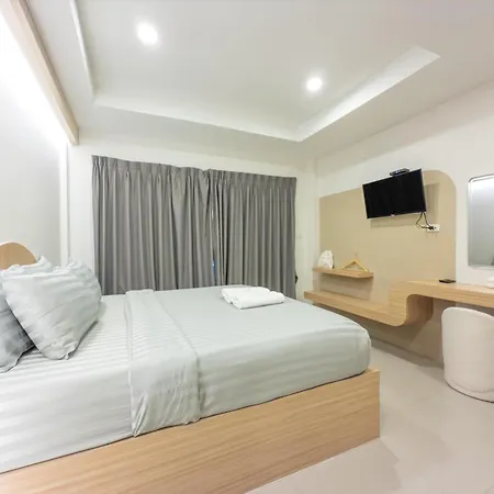 The Seathru Koh Larn Hotel 3*
