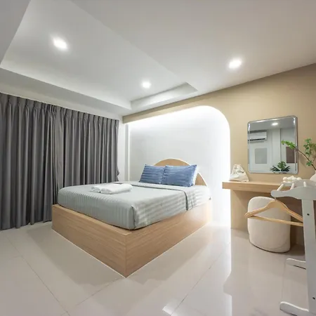 The Seathru Koh Larn Hotel Pattaya