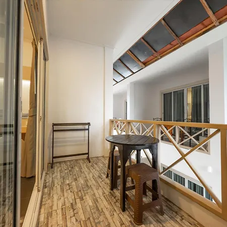 Hotel The Seathru Koh Larn Pattaya