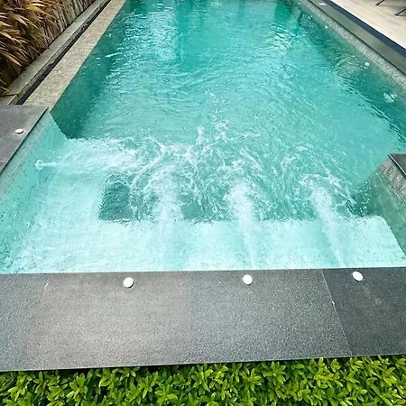 Villa Super Luxury 4br Pool - Centre - Mt4