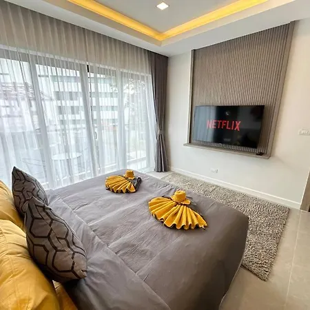 Super Luxury 4br Pool - Centre - Mt4 *