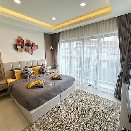 Villa Super Luxury 4br Pool - Centre - Mt4 *