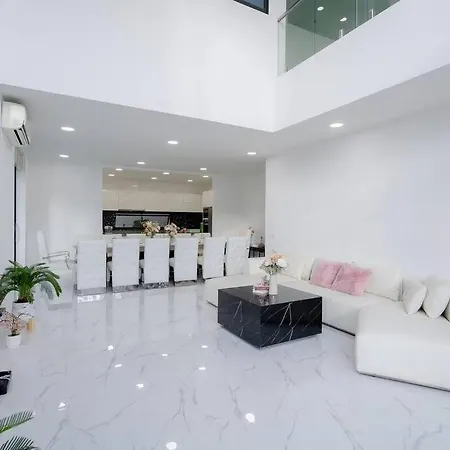 Villa Tagvilla Palm Spring In 8 Bedroom *