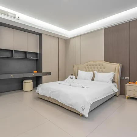 T M L-urban Modern Pool -4 Bedrooms & 5 Bathrooms - Private Ktv - Prime Location -family & Group * Pattaya