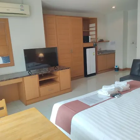 ดิ ไอคอนเพลซ 1 แอท พัทยากลาง 3* Pattaya