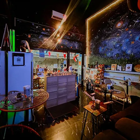 ที่พัก Happiness Community Wake & Bake - Rooftop Bar & Bistro *