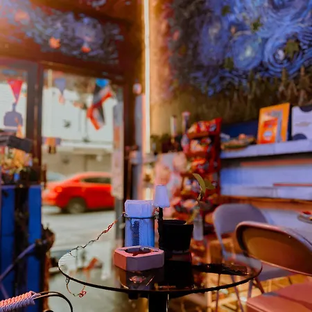 ที่พัก Happiness Community Wake & Bake - Rooftop Bar & Bistro *