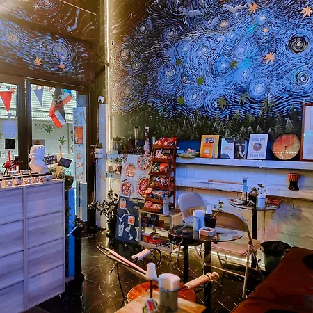 ที่พัก Happiness Community Wake & Bake - Rooftop Bar & Bistro Pattaya