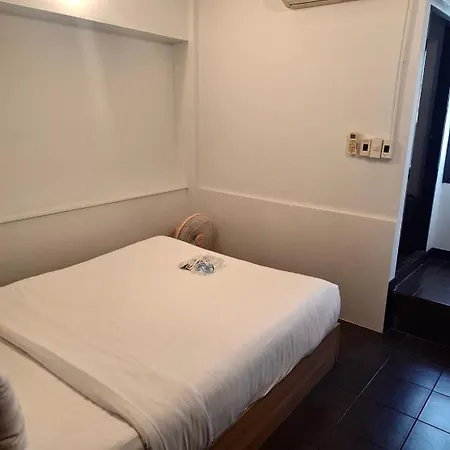Maland House - Soi 14 Saisong Road โรงแรม *