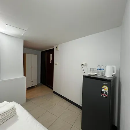 โรงแรม Maland House - Soi 14 Saisong Road *