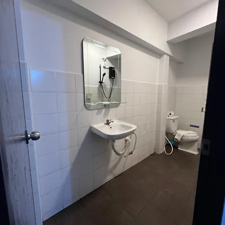 Maland House - Soi 14 Saisong Road โรงแรม Pattaya