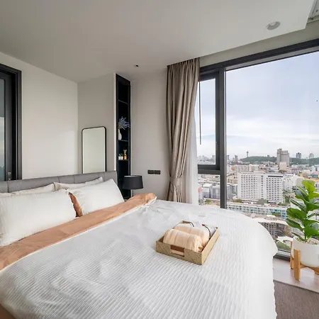 Vacaystation Edge โรงแรม Pattaya