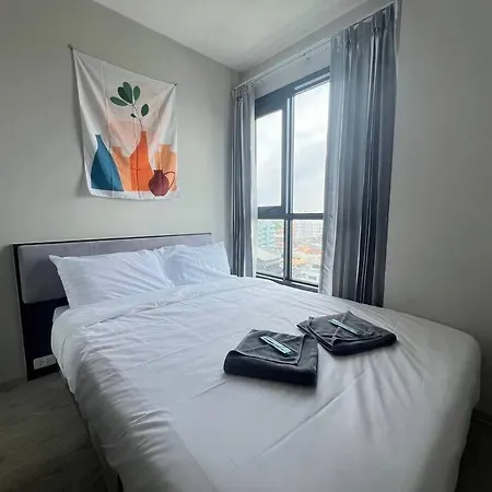 Sea View 2 Bed Centrally Located Best Pool