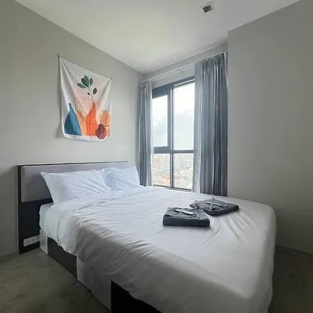 Sea View 2 Bed Centrally Located Best Pool *