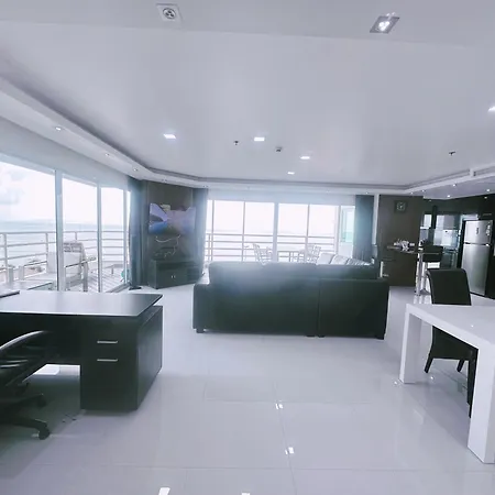 Amazing Big Balcony Seaview Dontan Beachfront อพาร์ทเม้น