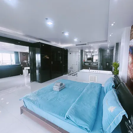 อพาร์ทเม้น Amazing Big Balcony Seaview Dontan Beachfront Pattaya