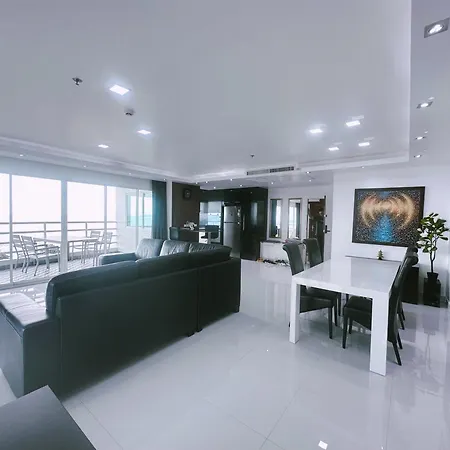 อพาร์ทเม้น Amazing Big Balcony Seaview Dontan Beachfront