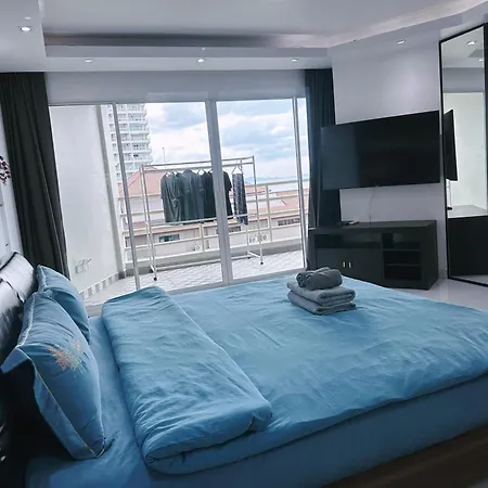 อพาร์ทเม้น Amazing Big Balcony Seaview Dontan Beachfront Pattaya