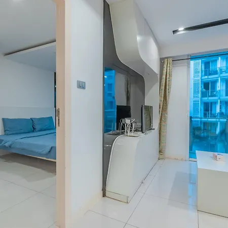 Center Pool View Apartment