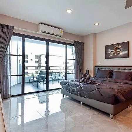 Beachfront Phratamnak Pattaya