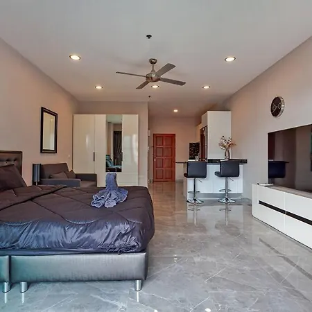 อพาร์ทเม้น Beachfront Phratamnak *