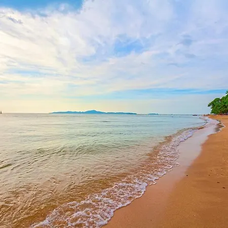 Beachfront Phratamnak Pattaya