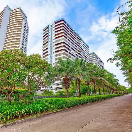 Beachfront Phratamnak * Pattaya