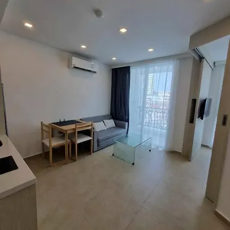 1bed Luxury With Pool & Gym Access Near Walking Street Apartment Pattaya