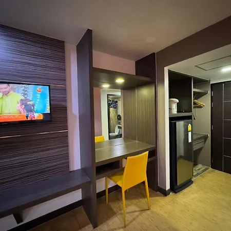Mr.mac's Place Hotel 2*