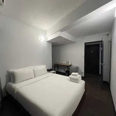 Maland House - Soi 14 Saisong Road โรงแรม