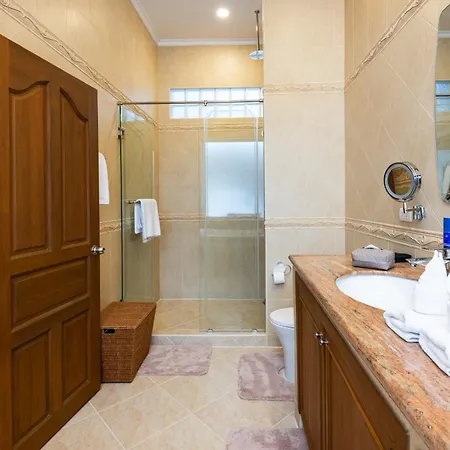 Franken Luxury Pool Pattaya