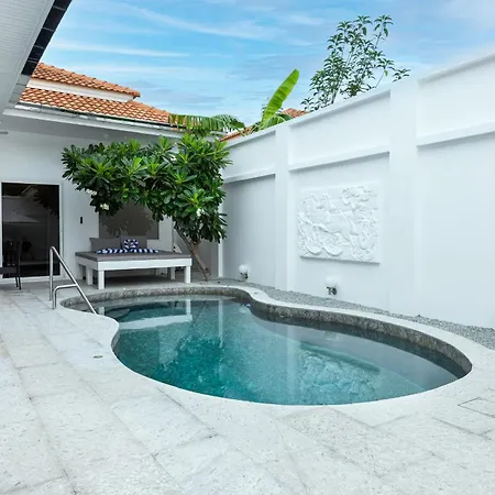 Franken Luxury Pool * Pattaya