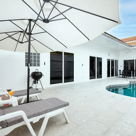Franken Luxury Pool *