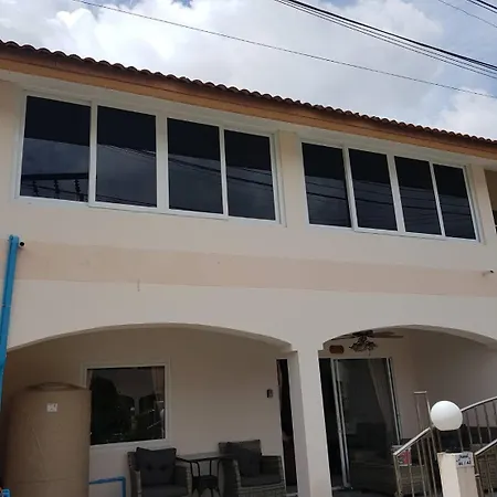 วันหยุดที่บ้าน 3 Bedroom Renovated House With In - And Outdoor Jacuzzi