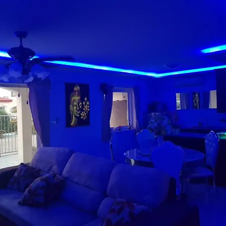 3 Bedroom Renovated House With In - And Outdoor Jacuzzi วันหยุดที่บ้าน Pattaya