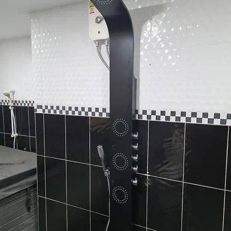 3 Bedroom Renovated House With In - And Outdoor Jacuzzi Pattaya