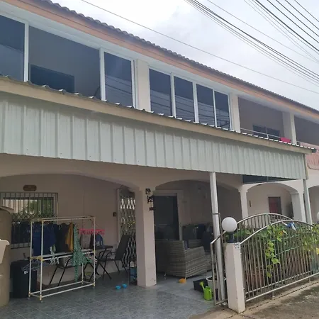 3 Bedroom Renovated House With In - And Outdoor Jacuzzi Pattaya