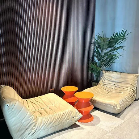 The Edge Stylish Flat
