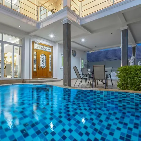 5 Bedrooms Modern Pool Pattaya