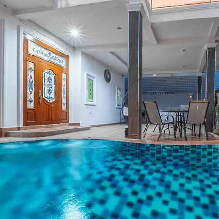 5 Bedrooms Modern Pool วิลล่า Pattaya