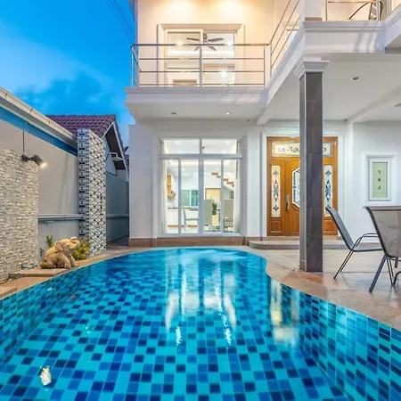 5 Bedrooms Modern Pool *