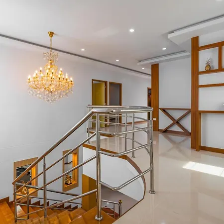 5 Bedrooms Modern Pool วิลล่า