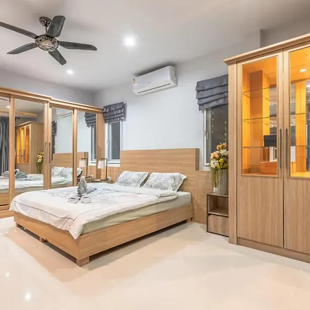 วิลล่า 5 Bedrooms Modern Pool Pattaya