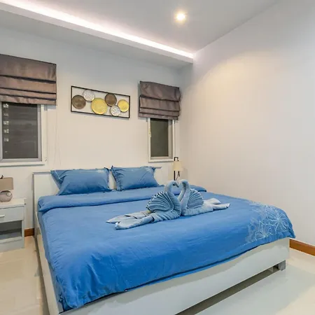 5 Bedrooms Modern Pool