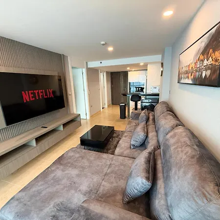 Large Luxury - Centre - Centara Avenue, Pool View - 805 Pattaya
