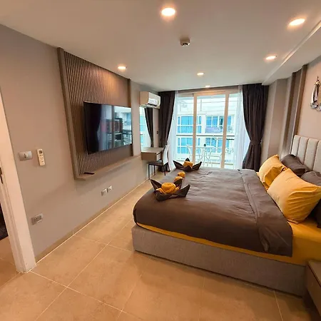 Large Luxury - Centre - Centara Avenue, Pool View - 805 อพาร์ทเม้น