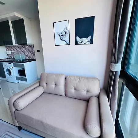 อพาร์ทเม้น The Private Paradise Two-Bedroom Condo Only Women, Shared Accommodation Pattaya